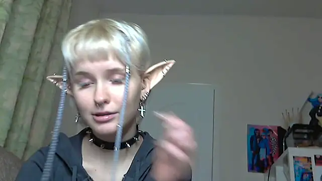 Snapshot of Paradoxy_ chatting on 12/20/25, 09:39 Paradoxy online show from 12/20/25, 09:39