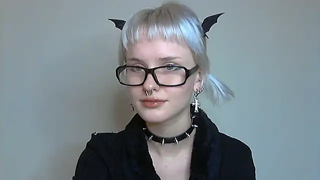 Snapshot of Paradoxy_ chatting on 10/23/25, 07:45 Paradoxy online show from 10/23/25, 07:45