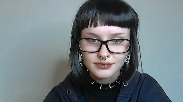 Snapshot of Paradoxy_ chatting on 10/21/25, 07:24 Paradoxy online show from 10/21/25, 07:24