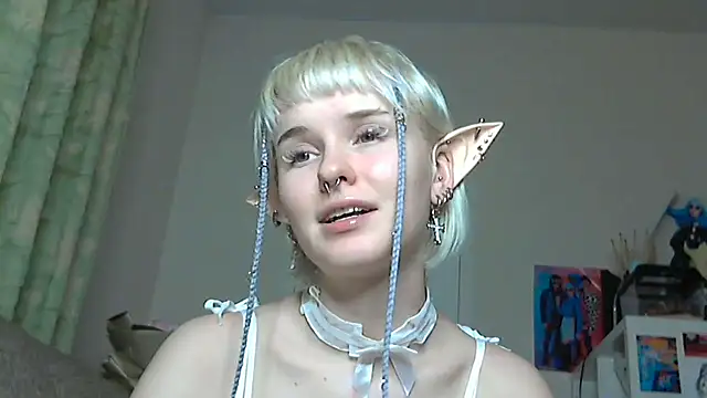 Snapshot of Paradoxy_ chatting on 12/19/25, 09:06 Paradoxy online show from 12/19/25, 09:06