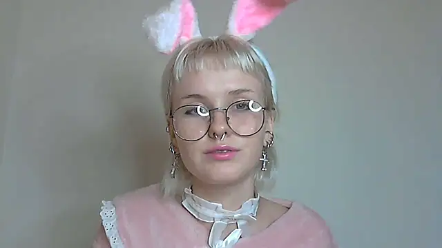 Snapshot of Paradoxy_ chatting on 10/20/25, 06:30 Paradoxy online show from 10/20/25, 06:30