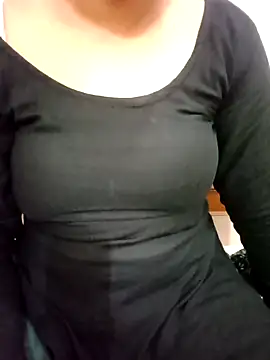 Snapshot of Minakshi_677 chatting on 10/19/25, 05:10 Minakshi 677 online show from 10/19/25, 05:10