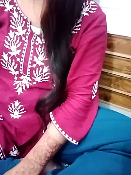 Snapshot of Minakshi_677 chatting on 10/16/25, 06:10 Minakshi 677 online show from 10/16/25, 06:10