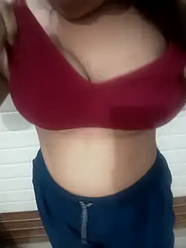 Snapshot of Minakshi_677 chatting on 12/18/25, 05:28 Minakshi 677 online show from 12/18/25, 05:28