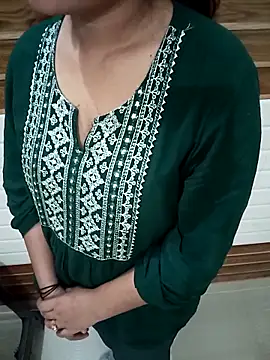 Snapshot of Minakshi_677 chatting on 12/16/25, 08:02 Minakshi 677 online show from 12/16/25, 08:02