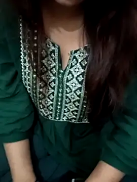 Snapshot of Minakshi_677 chatting on 12/15/25, 05:30 Minakshi 677 online show from 12/15/25, 05:30