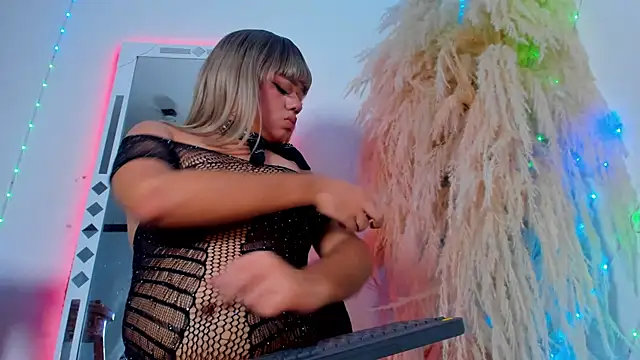 Tiffany deluxe online show from 12/16/25, 01:37