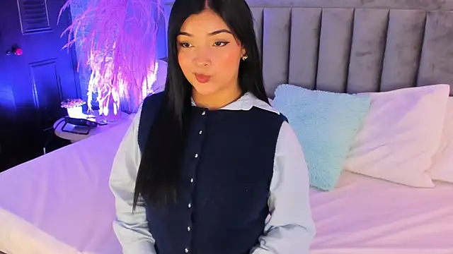 EmmaBlossom online show from 11/12/25, 07:40