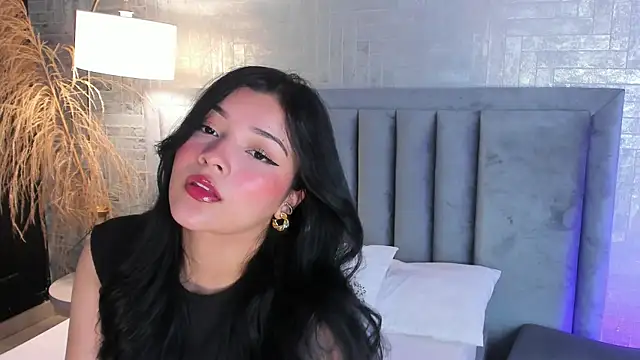 EmmaBlossom online show from 05/06/26, 12:42