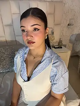 EmmaBlossom online show from 04/17/26, 07:49