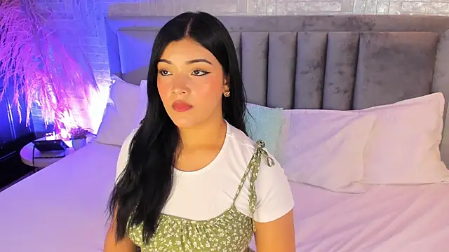 EmmaBlossom online show from 11/17/25, 07:29