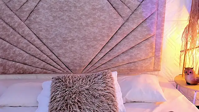 EmmaBlossom online show from 12/18/25, 12:42