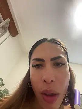 Naomi24herr online show from 06/05/26, 01:06