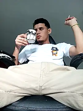 Snapshot of Pingasaboy20 chatting on 11/07/25, 10:13 Pingasaboy20 online show from 11/07/25, 10:13