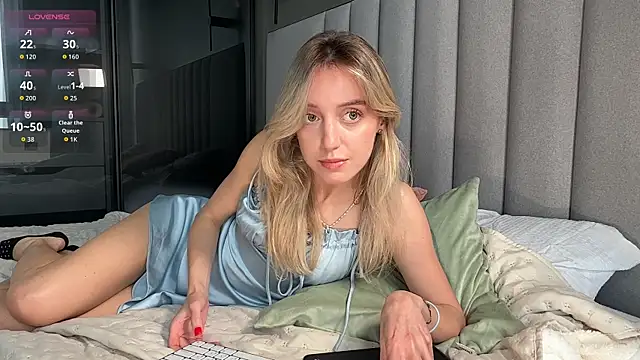 SophieBelll online show from 10/04/25, 11:45