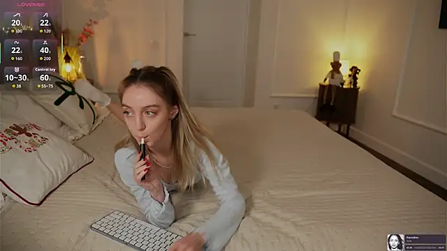 SophieBelll online show from 12/14/25, 12:00