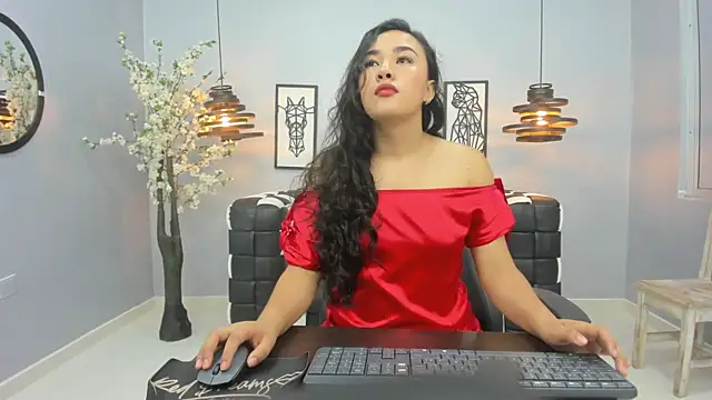 Snapshot of Kira_Naughty chatting on 10/15/25, 11:51 Kira Naughty online show from 10/15/25, 11:51