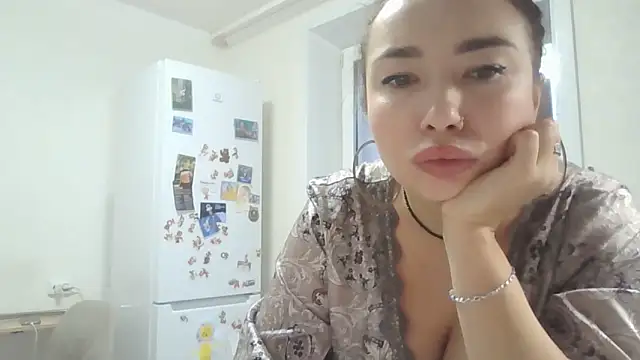 Snapshot of Cynariva chatting on 11/02/25, 01:21 Cynariva online show from 11/02/25, 01:21