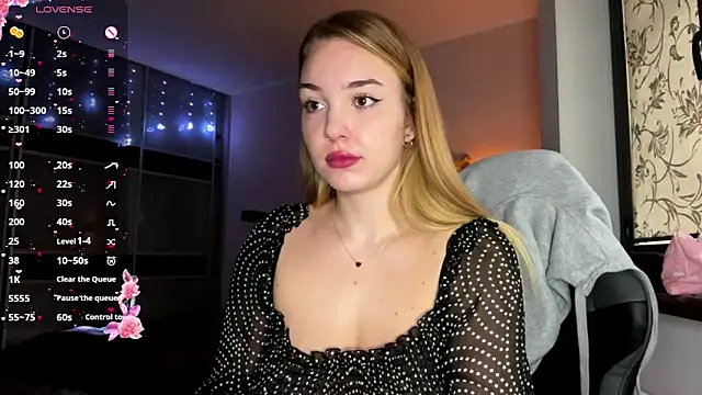 EvaCarter1 online show from 11/11/25, 10:10