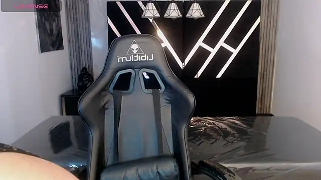 Snapshot of Sunrise_ch chatting on 11/27/25, 10:48 Sunrise ch online show from 11/27/25, 10:48