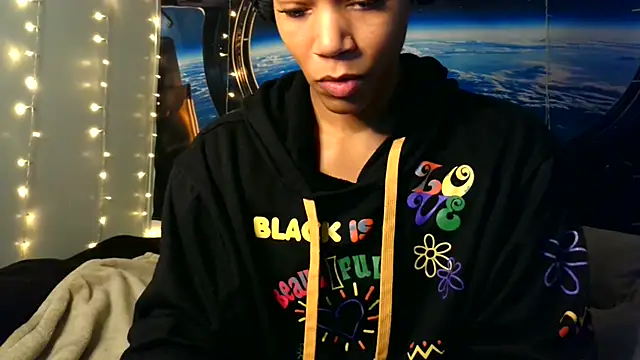 Snapshot of MrsToniTone chatting on 12/05/25, 04:38 MrsToniTone online show from 12/05/25, 04:38