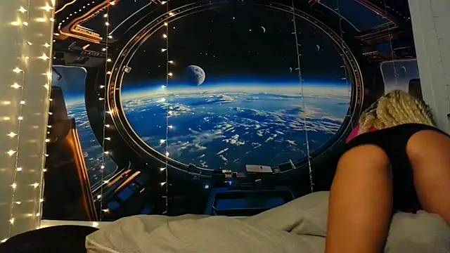 Snapshot of MrsToniTone chatting on 11/28/25, 03:23 MrsToniTone online show from 11/28/25, 03:23