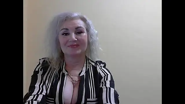 Snapshot of LadySexyBlond chatting on 10/17/25, 11:23 LadySexyBlond online show from 10/17/25, 11:23
