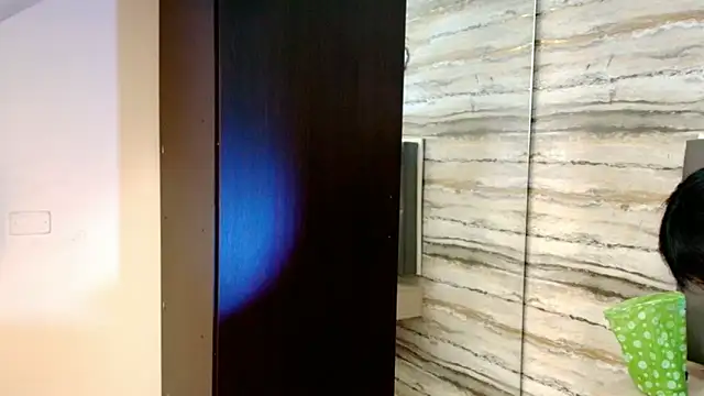 Lovers 21 online show from 11/17/25, 11:42