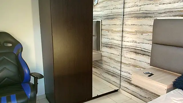 Lovers 21 online show from 12/15/25, 03:34