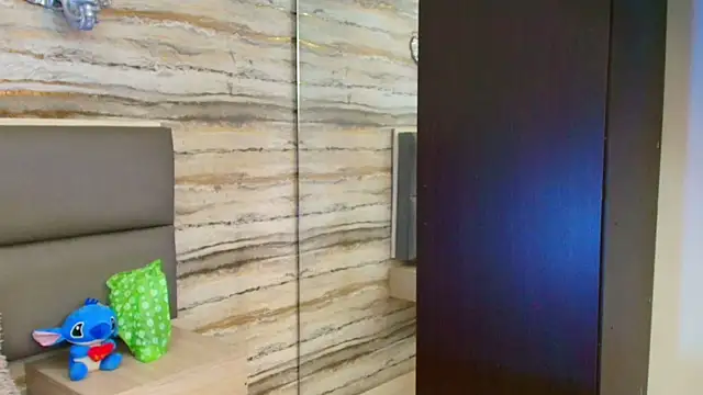 Lovers 21 online show from 11/04/25, 10:02