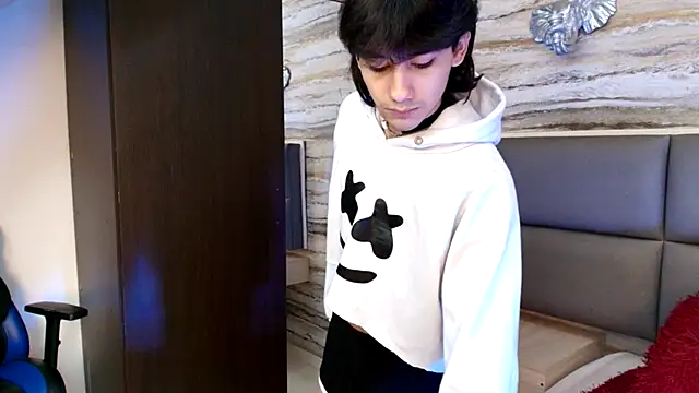 Lovers 21 online show from 11/23/25, 02:10