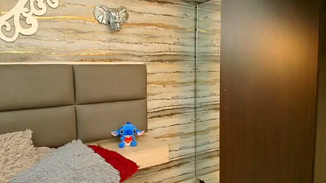 Lovers 21 online show from 10/31/25, 02:30