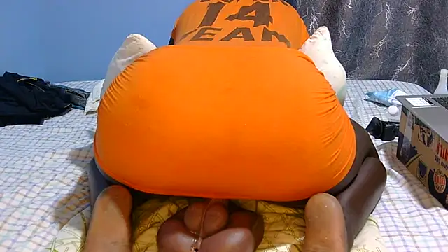 Snapshot of SpiceySnack chatting on 04/23/26, 06:09 SpiceySnack online show from 04/23/26, 06:09