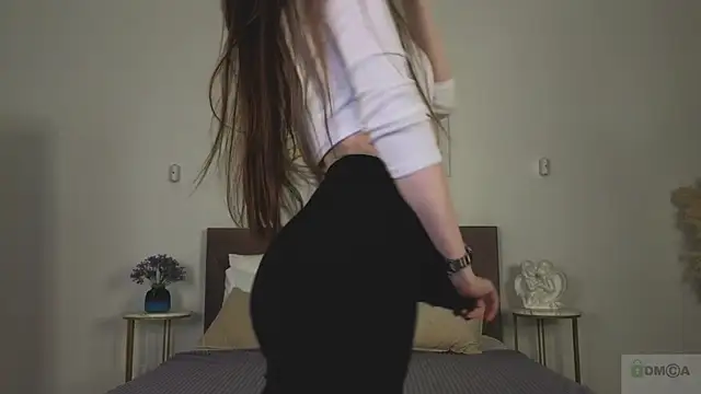 Nicole Broown  online show from 04/02/26, 08:48