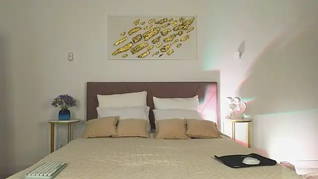 Nicole Broown  online show from 04/16/26, 09:04