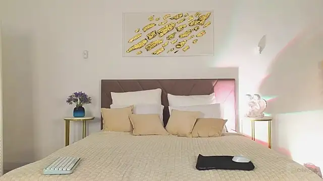 Nicole Broown  online show from 04/14/26, 08:58