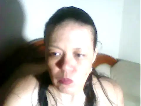 Snapshot of _yayis chatting on 10/08/25, 04:58  yayis online show from 10/08/25, 04:58