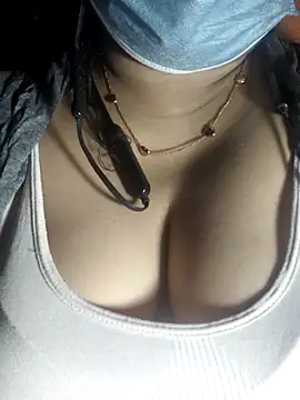 Snapshot of miss_kheyali chatting on 10/19/25, 07:49 miss kheyali online show from 10/19/25, 07:49
