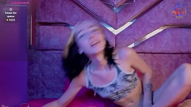 samantaa liov online show from 04/16/26, 07:47