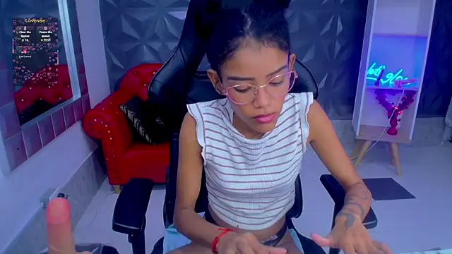 Snapshot of adisson_petite1 chatting on 01/09/26, 07:32 adisson petite1 online show from 01/09/26, 07:32