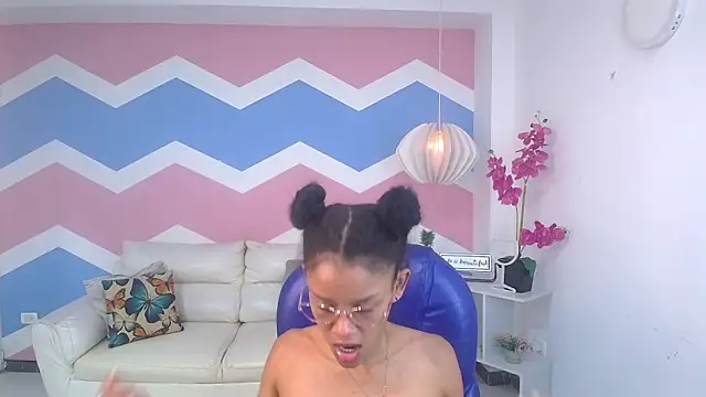 Snapshot of adisson_petite1 chatting on 10/06/25, 12:28 adisson petite1 online show from 10/06/25, 12:28