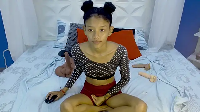 Snapshot of adisson_petite1 chatting on 01/06/26, 11:20 adisson petite1 online show from 01/06/26, 11:20