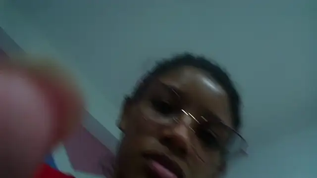 Snapshot of adisson_petite1 chatting on 10/14/25, 05:24 adisson petite1 online show from 10/14/25, 05:24