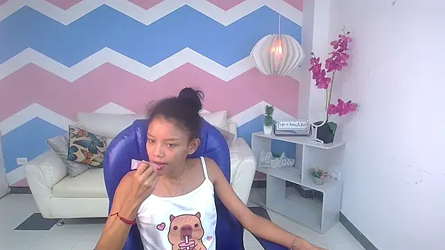 Snapshot of adisson_petite1 chatting on 10/07/25, 12:17 adisson petite1 online show from 10/07/25, 12:17