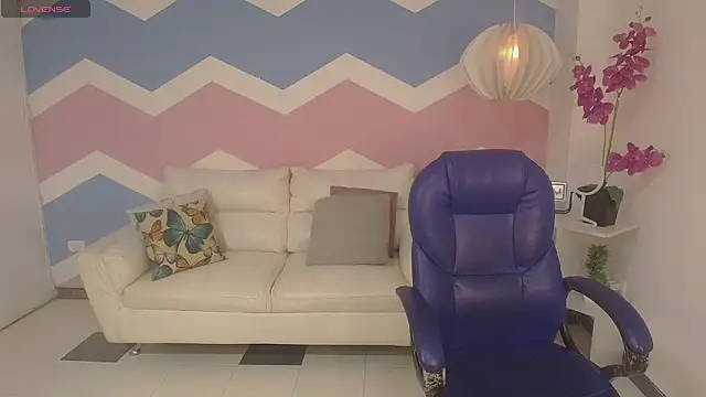 Snapshot of adisson_petite1 chatting on 10/01/25, 11:19 adisson petite1 online show from 10/01/25, 11:19