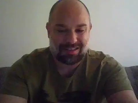 Snapshot of CristalDad chatting on 10/19/25, 06:10 CristalDad online show from 10/19/25, 06:10