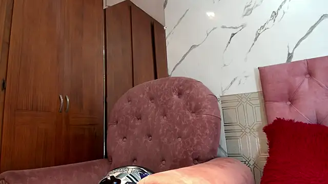 violett  rousee online show from 12/17/25, 04:23