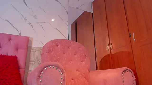 violett  rousee online show from 11/25/25, 02:39