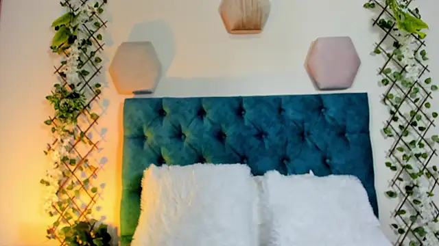 Snapshot of violett__rousee chatting on 10/21/25, 02:05 violett rousee online show from 10/21/25, 02:05