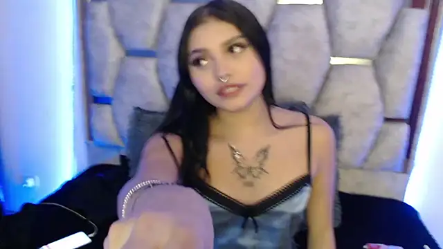 Snapshot of AnalyMilles chatting on 02/16/26, 03:38 AnalyMilles online show from 02/16/26, 03:38